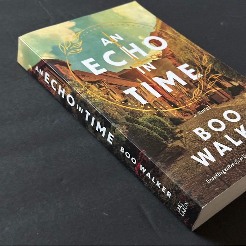 An Echo in Time by Boo Walker | Fiction, Mystery | Paperback Book - Picture 3 of 7